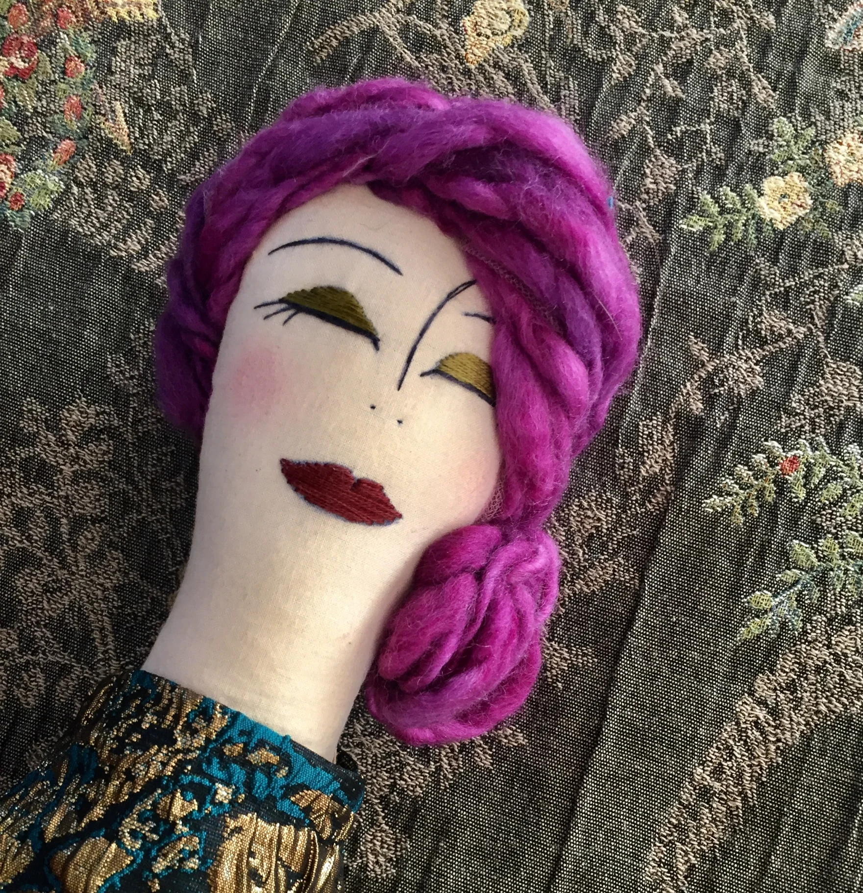 Syrian women dolls rock