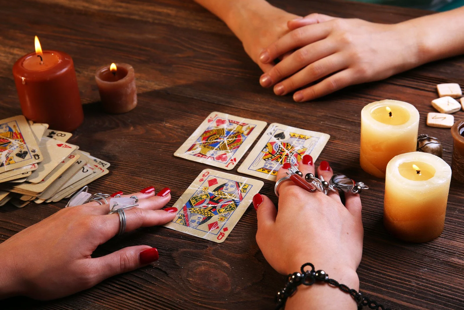 A Guide to Tarot Card Readings
