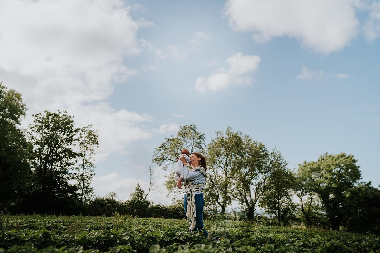 Another beautiful sunny day! Who else is looking forward to Summer with this weather? 🍓

Going through these photos from last July is making me so excited for outdoor adventures &amp; family sessions to come. Hopefully soon! 🤞🏻

More over on stori