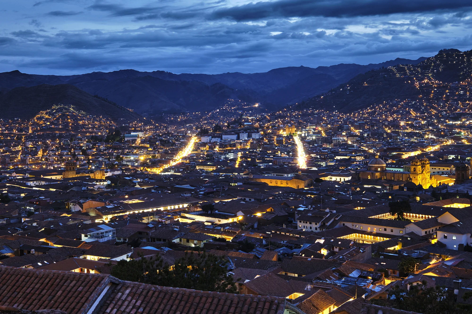 Cusco lights up