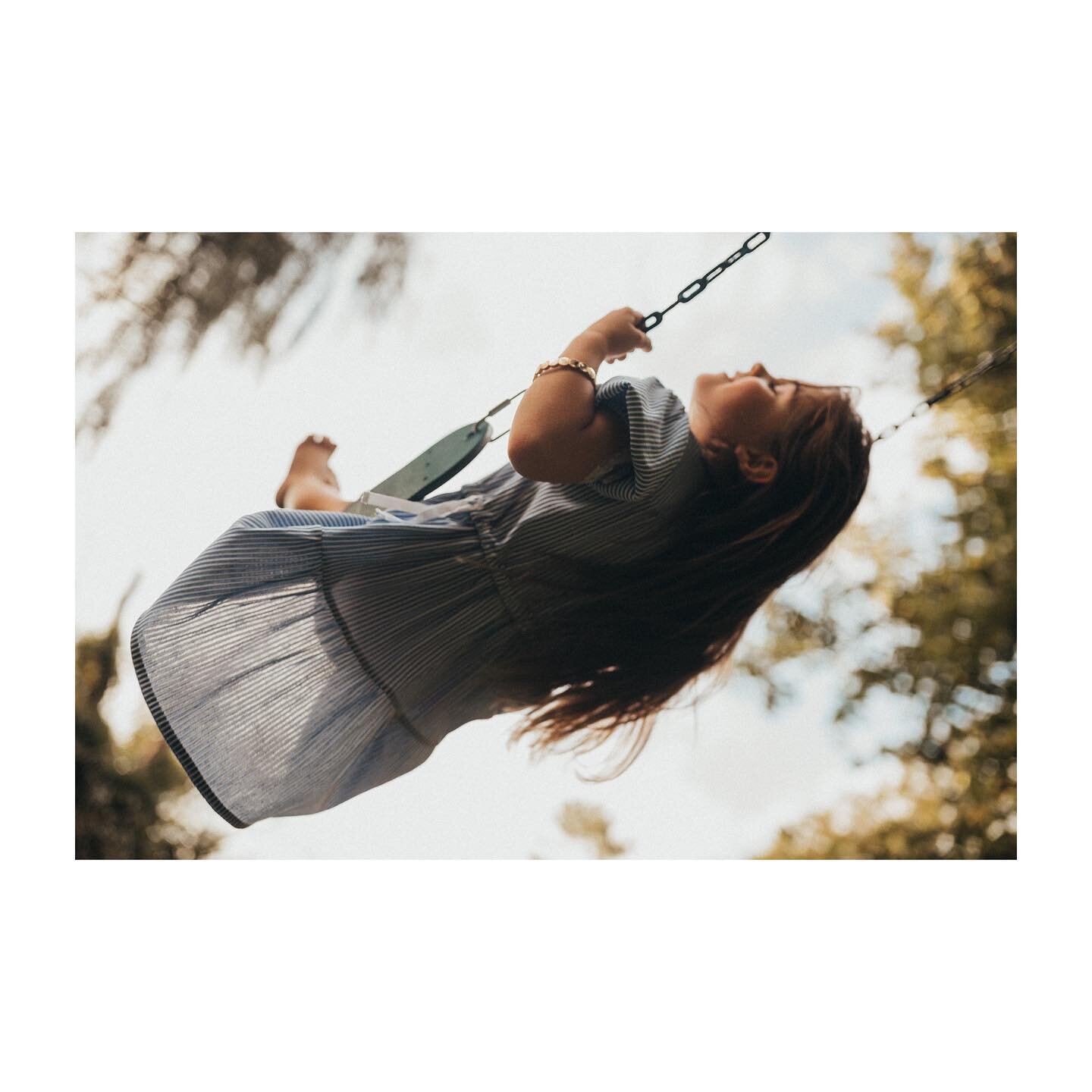 Fly high little one. 
.
.
.
.
.
#dfpcommunity #baltimorefamilyphotographer #baltimorefamilyphotography #marylandfamilyphotography #cameramama #letthekids #daydreaming #swinging #outoffocus