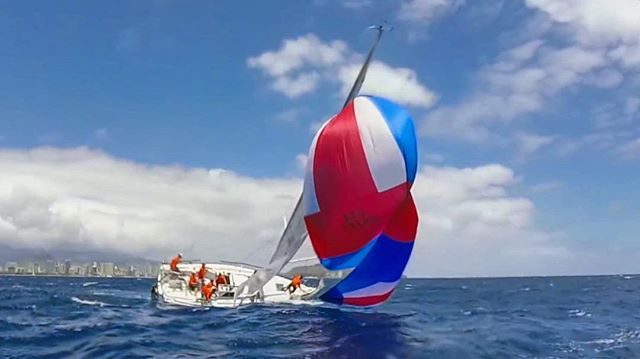 We're just a phone call away, or in this case 20 feet!

#pdfhawaii #pacificdiversifiedfinishes #hawaiiboatrepair #sailing #waikiki #oahu #hawaii #yachting #boating #wipeout #sailsexy