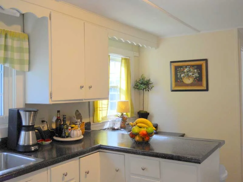 kitchen-makeover-before-2.jpg