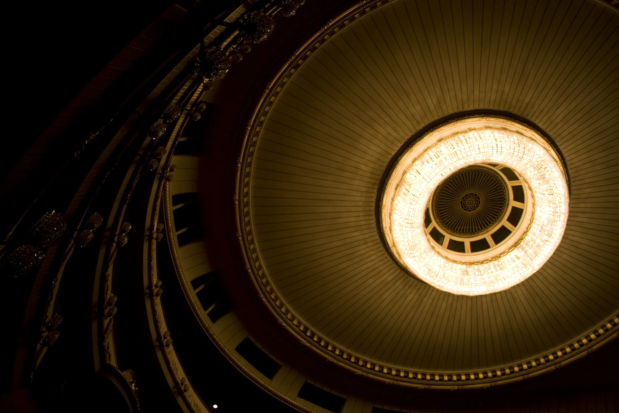 Vienna_State_Opera_Chandelier.jpg