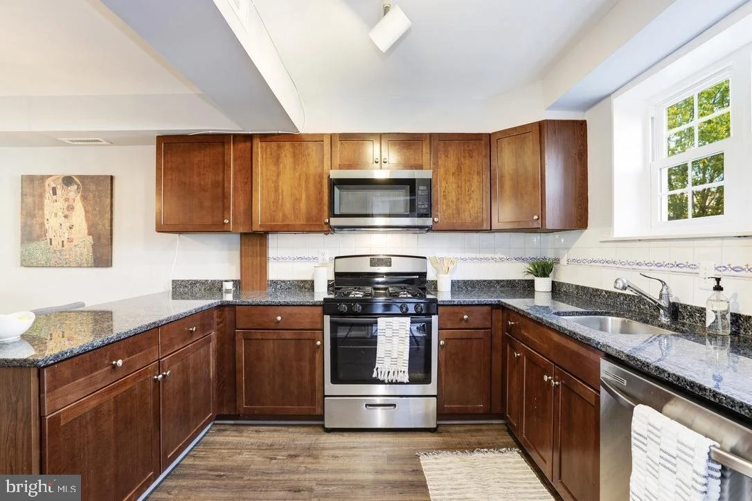 3761 Jason ave staging 5.jpeg