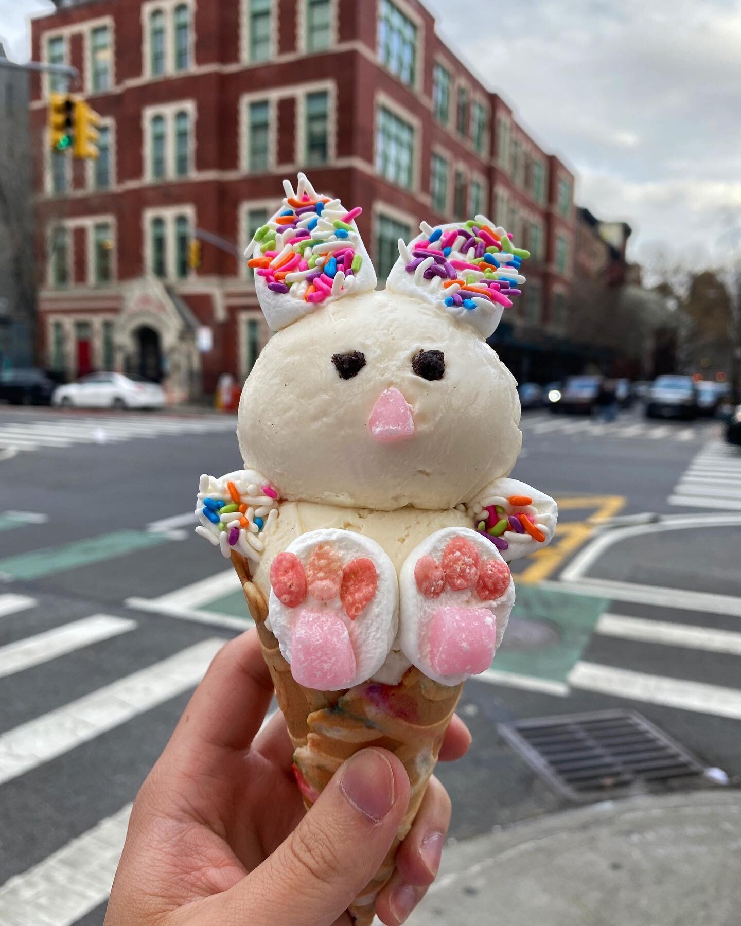Look who just hopped into East Village for the whole month of April! 🐰🐰
.
.
.

#stuffedicecream #Stuffed #icecream #nyc #nycvibes #dessert #icecreambouquet #stuffedbouquet #bouquet #heresmyfood #yougottaeatthis #buzzfeedfood #treatyoself #eatfamous