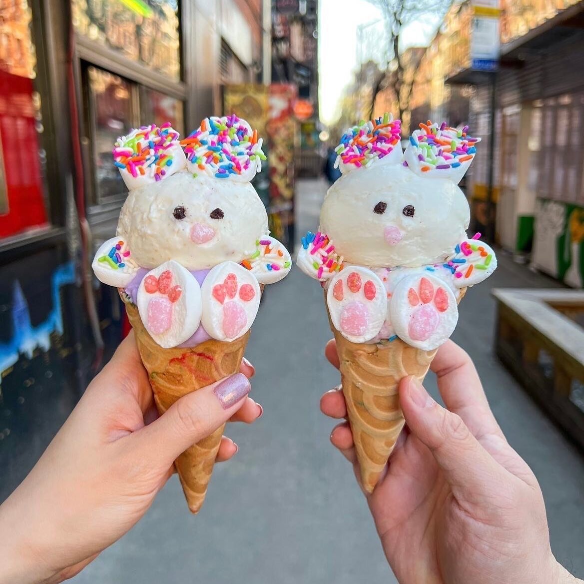 If we don&rsquo;t get matching bunnies, I don&rsquo;t want it 🙅&zwj;♀️🐰 
.
.
📸: @feedyourgirlfriend
.

#stuffedicecream #Stuffed #icecream #nyc #nycvibes #dessert #icecreambouquet #stuffedbouquet #bouquet #heresmyfood #yougottaeatthis #buzzfeedfoo