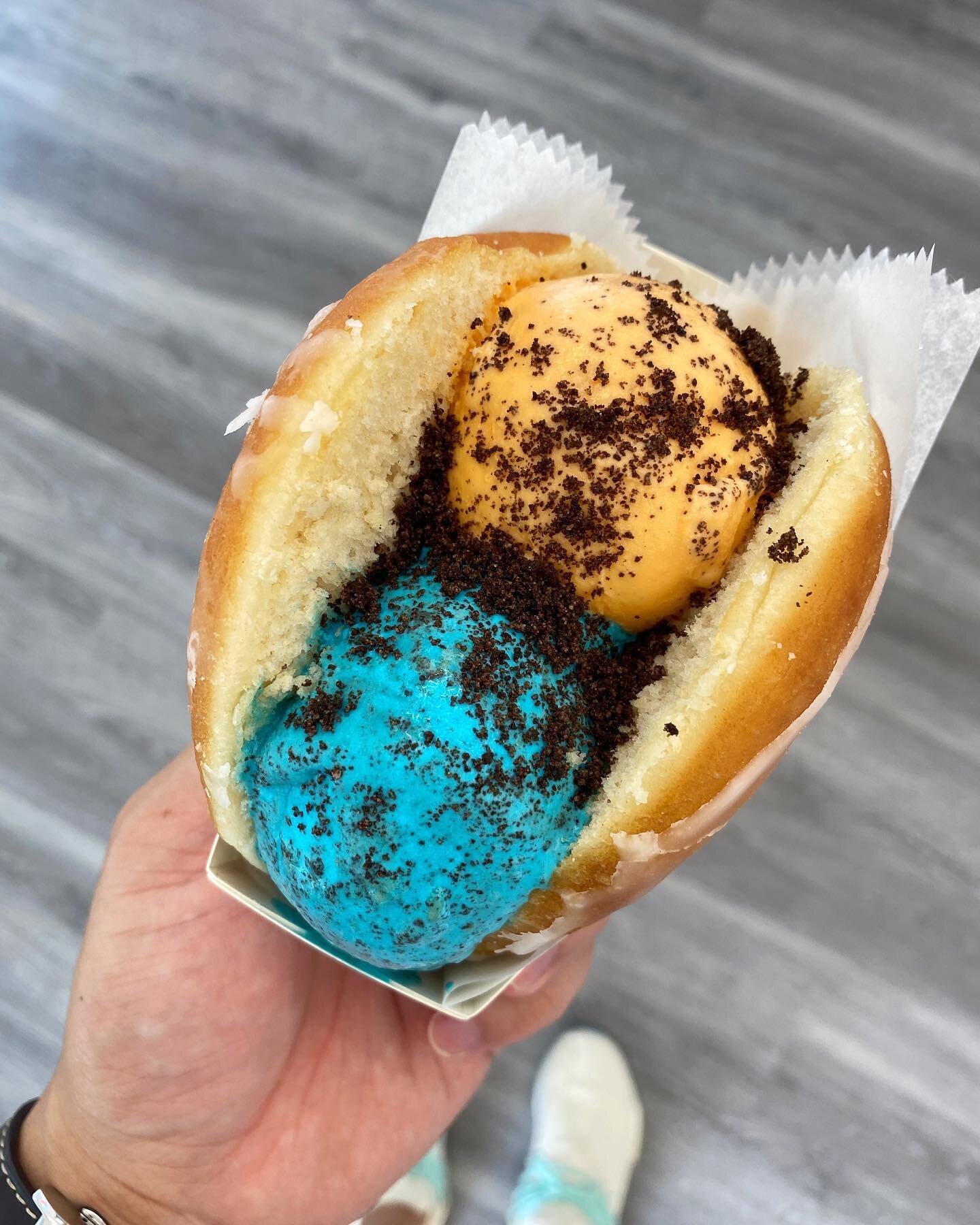 Celebrating #nationaldonutday with some ice cream too 🤭
.
.
.

#stuffedicecream #Stuffed #Cruffs #icecreamcakes #donuticecreamsandwich #food #donuts #icecream #nyc #nycvibes #foodporn #sweets #date #dessert #stuffedbouquet #bouquet #heresmyfood #you