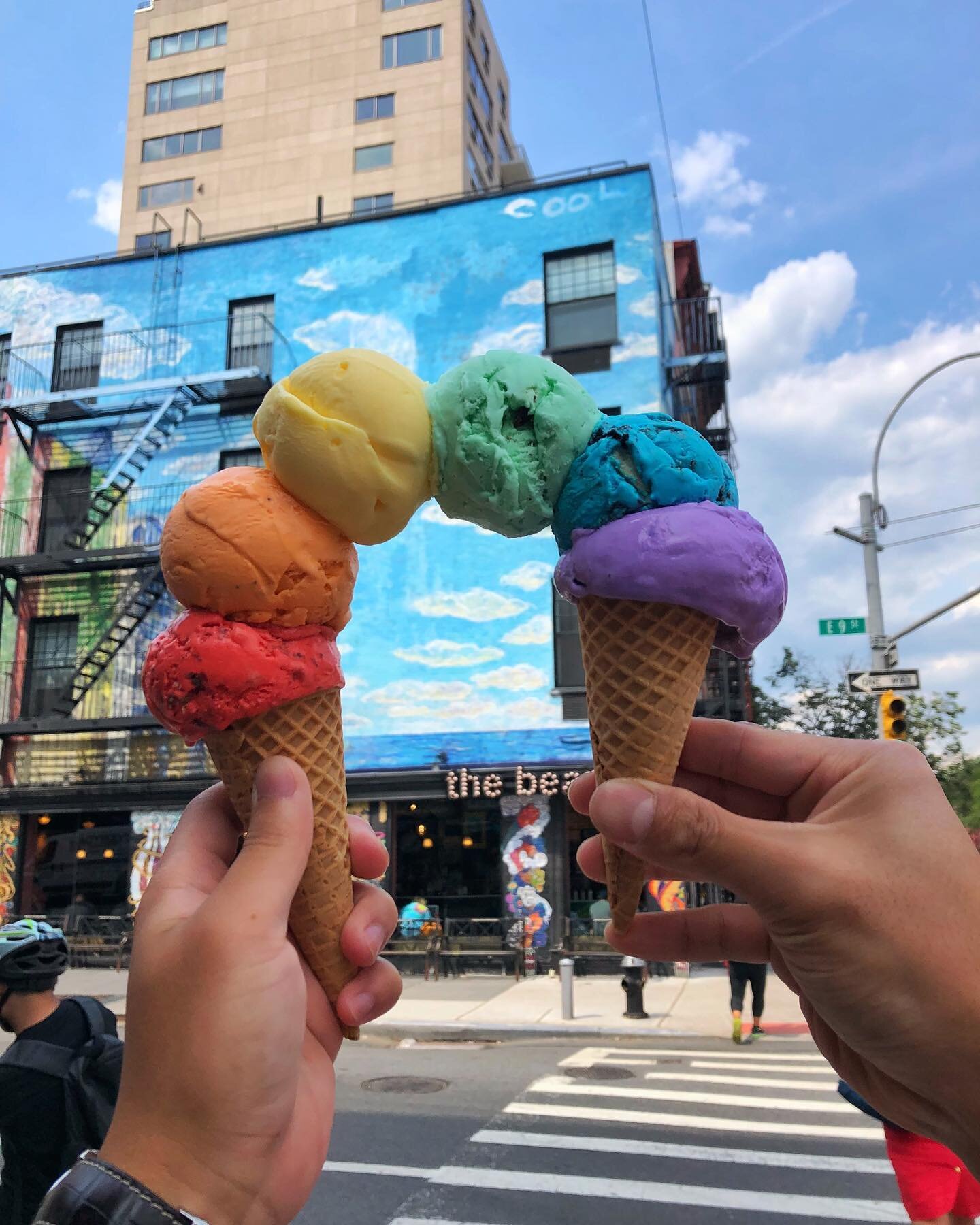 Definitely still one of our favorite picture 😍🌈
.
.

#stuffedicecream #Stuffed #icecream #nyc #nycvibes #dessert #icecreambouquet #stuffedbouquet #bouquet #heresmyfood #yougottaeatthis #buzzfeedfood #treatyoself #eatfamous #eaterny #tryitordiet #sp