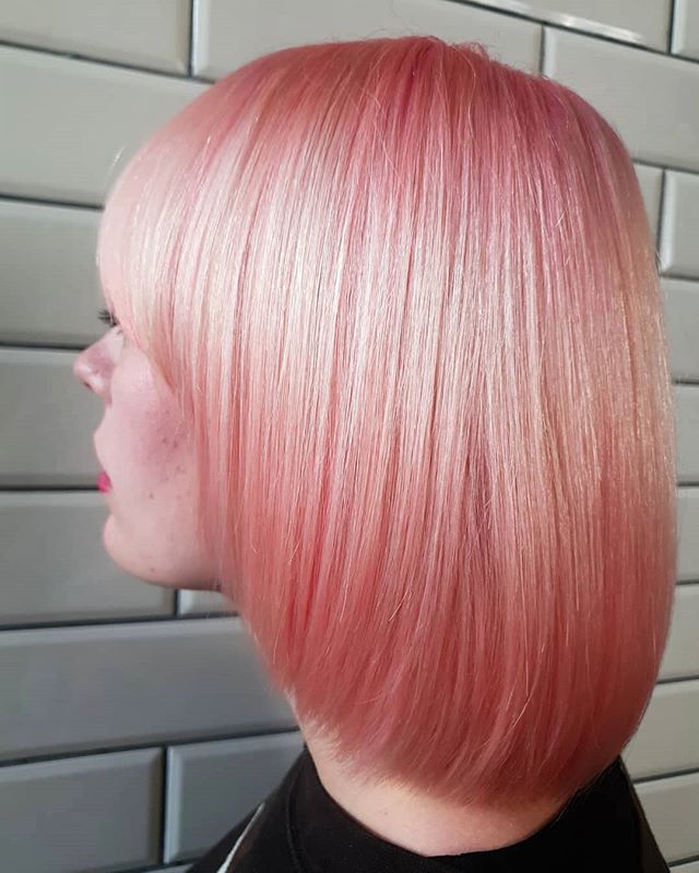 Pastel pink @goldwelluk #ElumenPlay sorcery, blended up by @tanahya.hair for @ellehairo in the Colour Factory! 🌈💕
&bull;
&bull;
&bull;
#goldwell #iamgoldwell #hairofinstagram #hairideas #haircolor #haircolour #hairdressersconnect #elumen #hairstyle