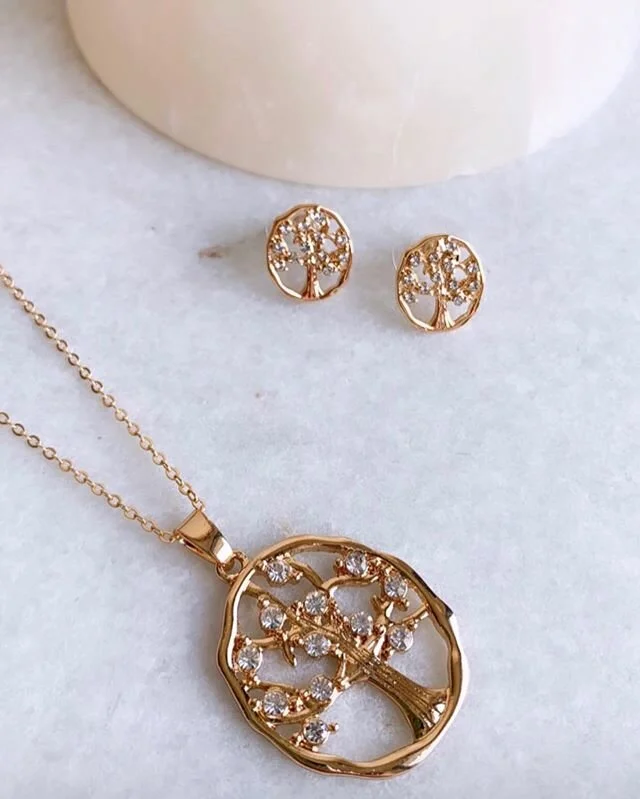 Faye ✨ The tree of life is a symbol of a fresh start on life, positive energy, good health, and a bright future✨