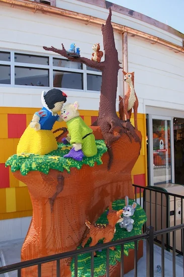 SNOW WHITE - Responsibility: Modeling/Design