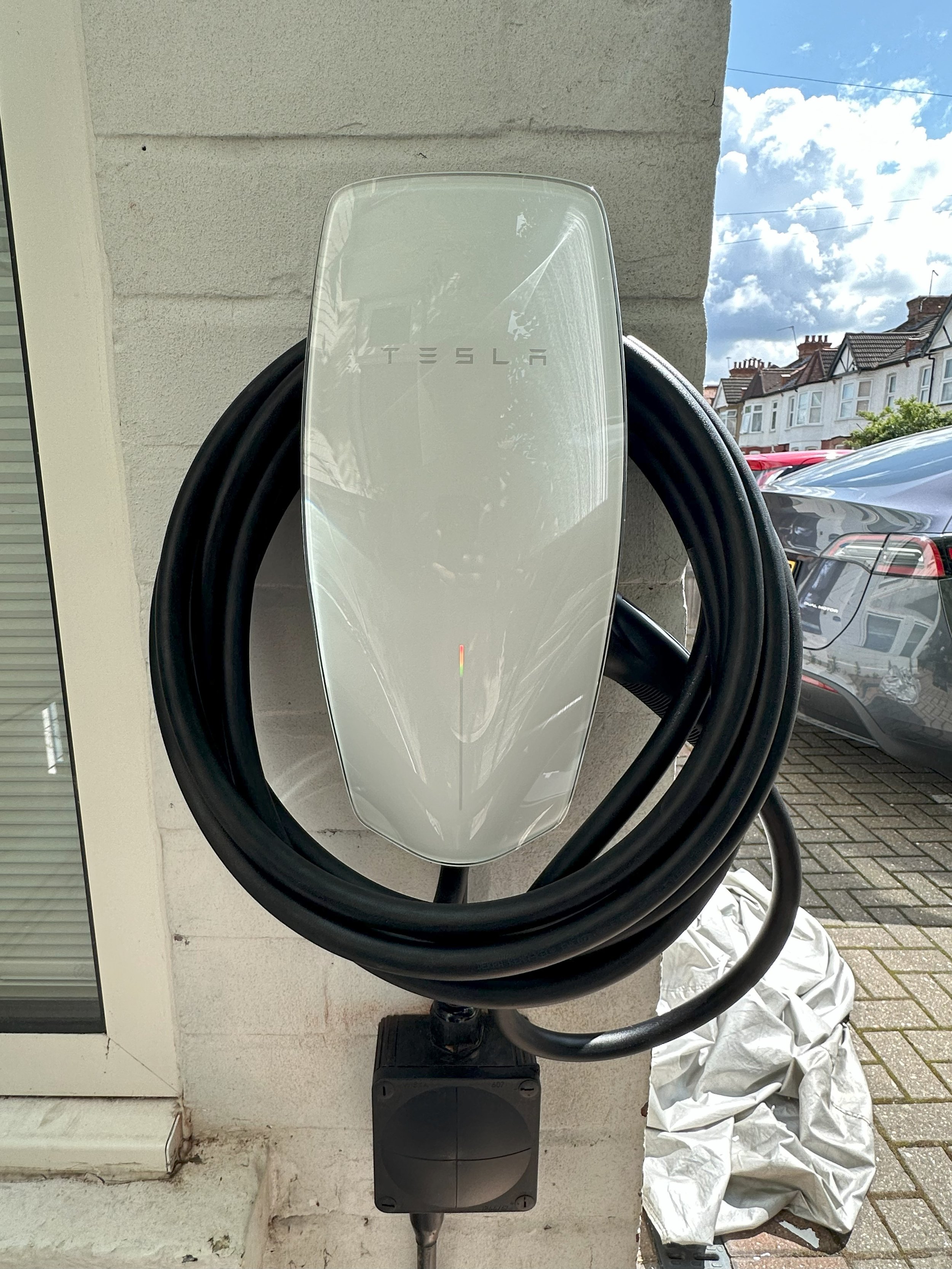 EV charging point - Tesla.jpeg
