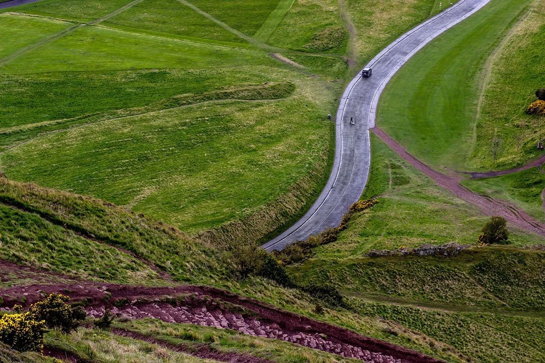 Cleaner,+less+polluted+roads+with+electric+car+installation.jpg