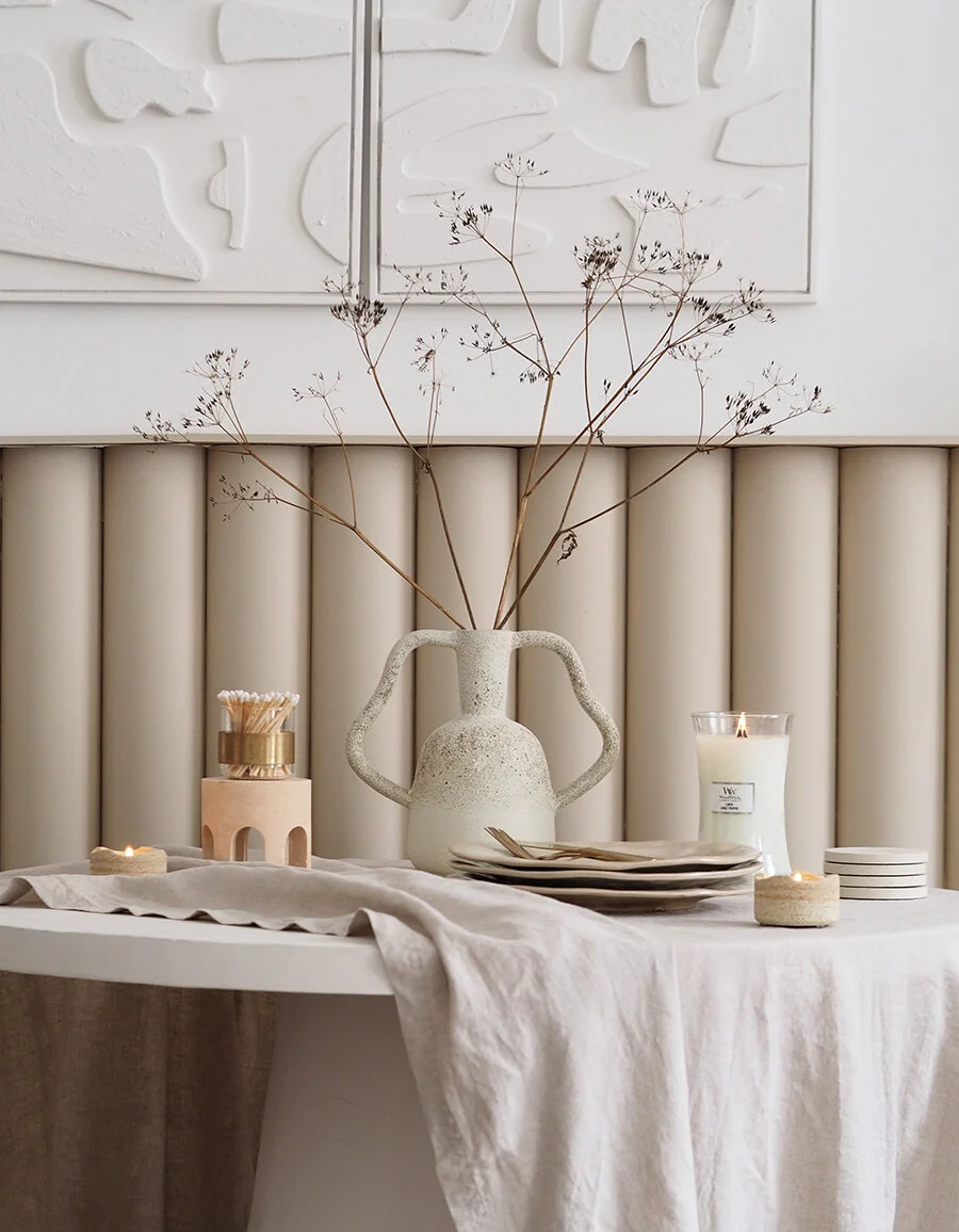 https://images.squarespace-cdn.com/content/v1/59e2219037c581dc9f80910a/1626736928763-93ZOBK5RCVKV5DUARF50/WOODWICK%2BLINEN%2BTABLE%2BSTYLING%2B1.jpg