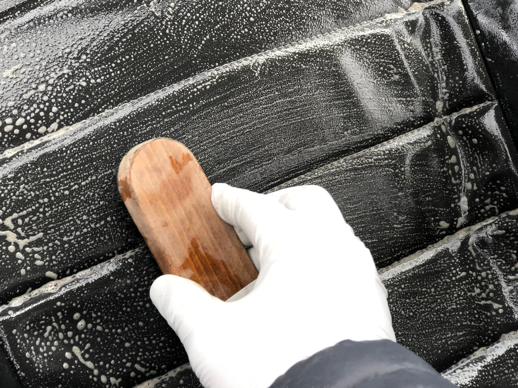 Car+Detailing+On++Leather+Seat.jpg