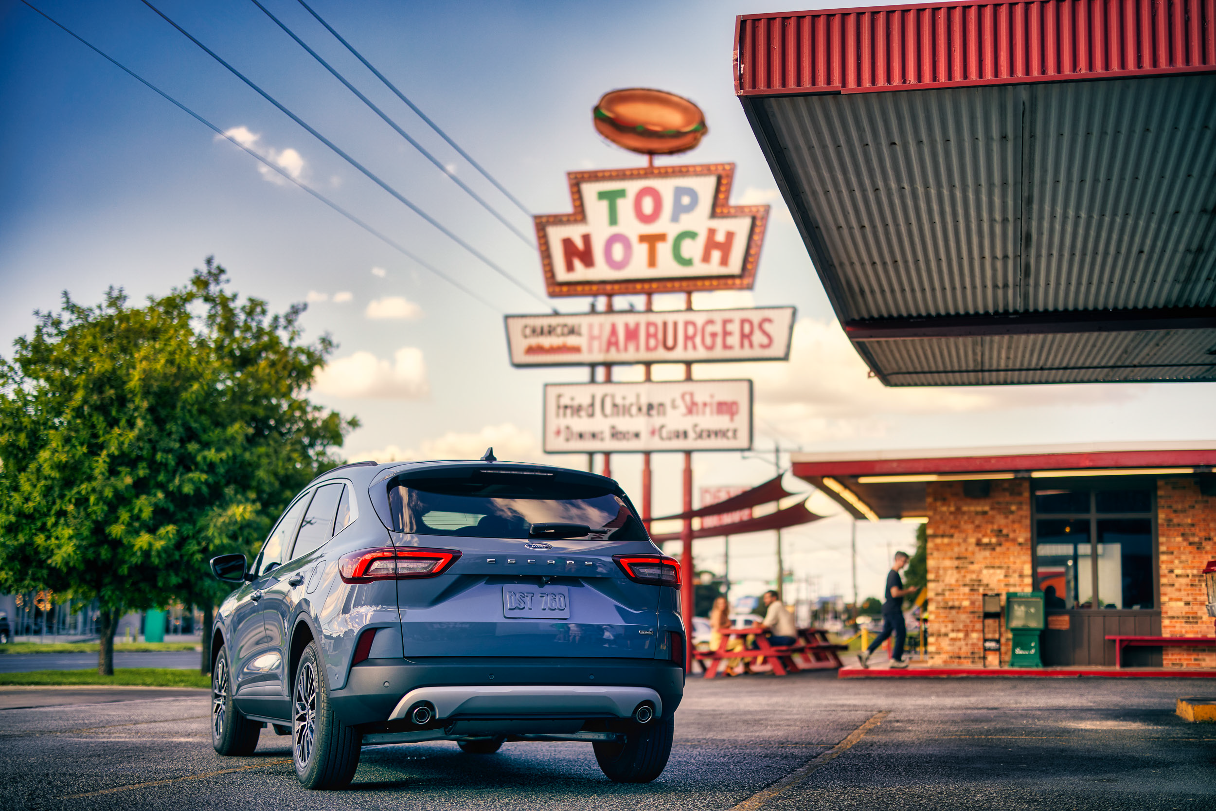 13_escape_exterior_rear_06525-2.png