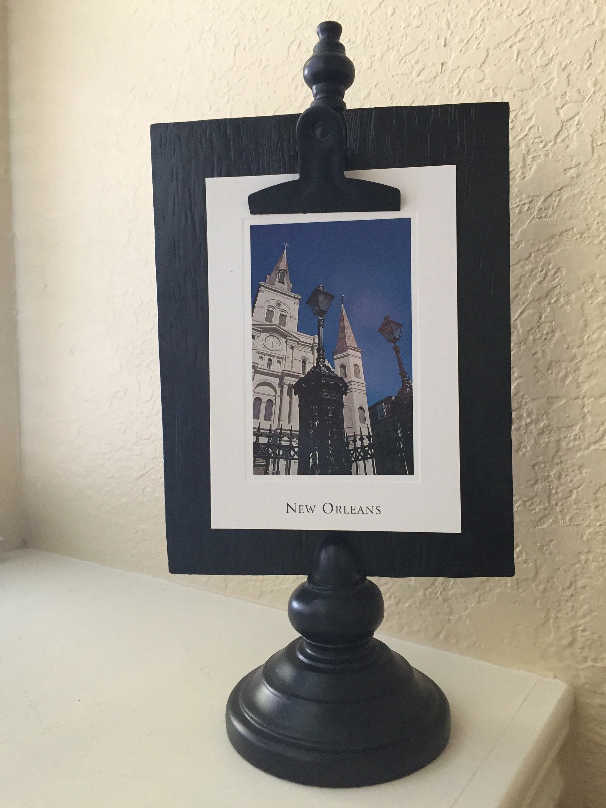 Changeable decor - Easy postcard switch with a clip