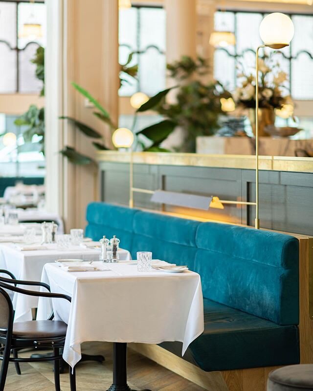 Le Henri in Montreal.  A realized project photographed for @atelierzebulonperron @zebulonperron and @luminaire_authentik 
Le Henri à Montréal. Un projet réalisé photographi&eacute; pour @atelierzebulonperron @zebulonperron et @luminaire_authentik