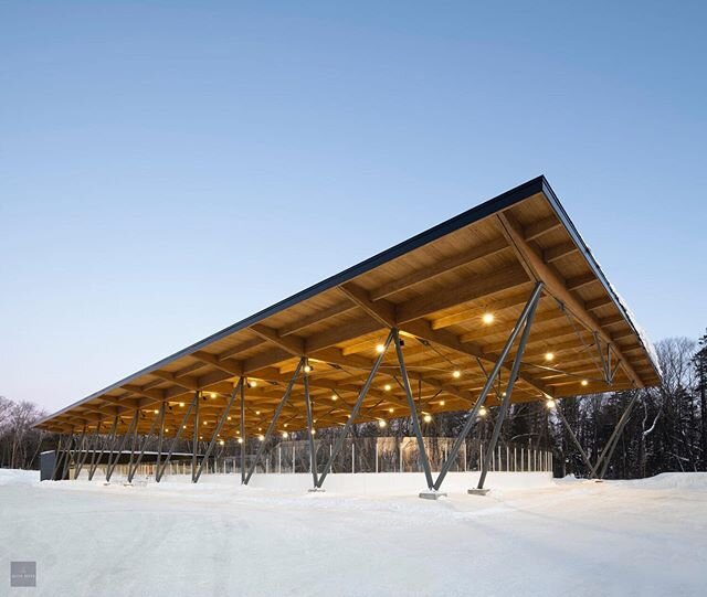 Here is the ice rink of the Parc des Saphirs in Boischatel. A project photographed for @construction.durand.inc 
Voici la patinoire du Parc des Saphirs à Boischatel. Un projet photographié pour @construction.durand.inc