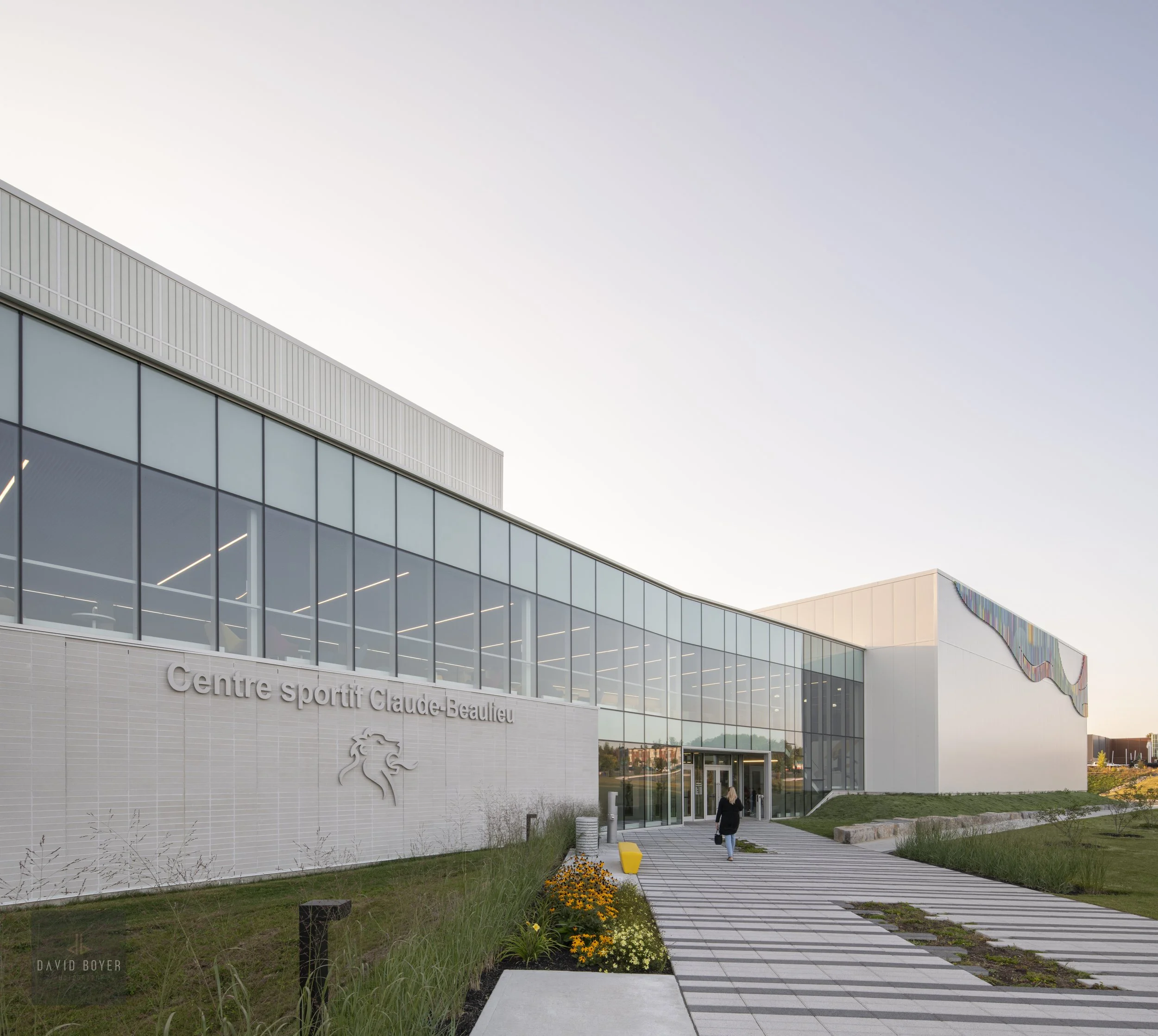  Centre sportif Claude-Beaulieu  Firme :  Poirier Fontaine Architectes  