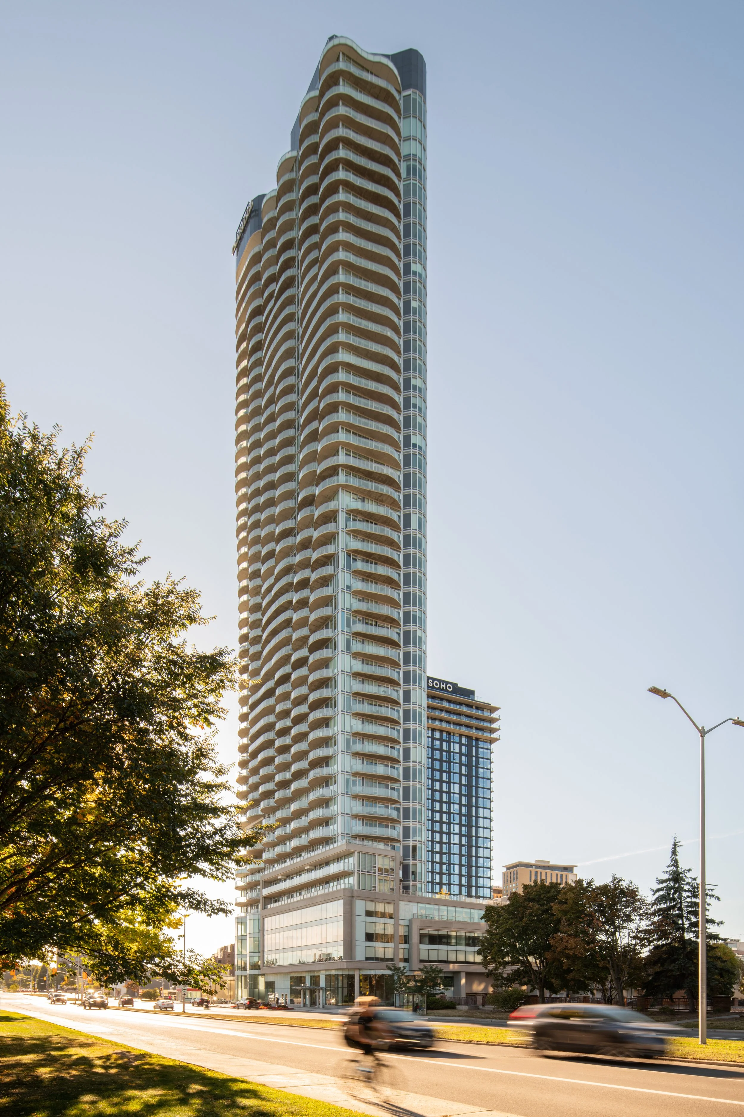   Claridge Icon    Firme :   Hariri Pontarini Architects  
