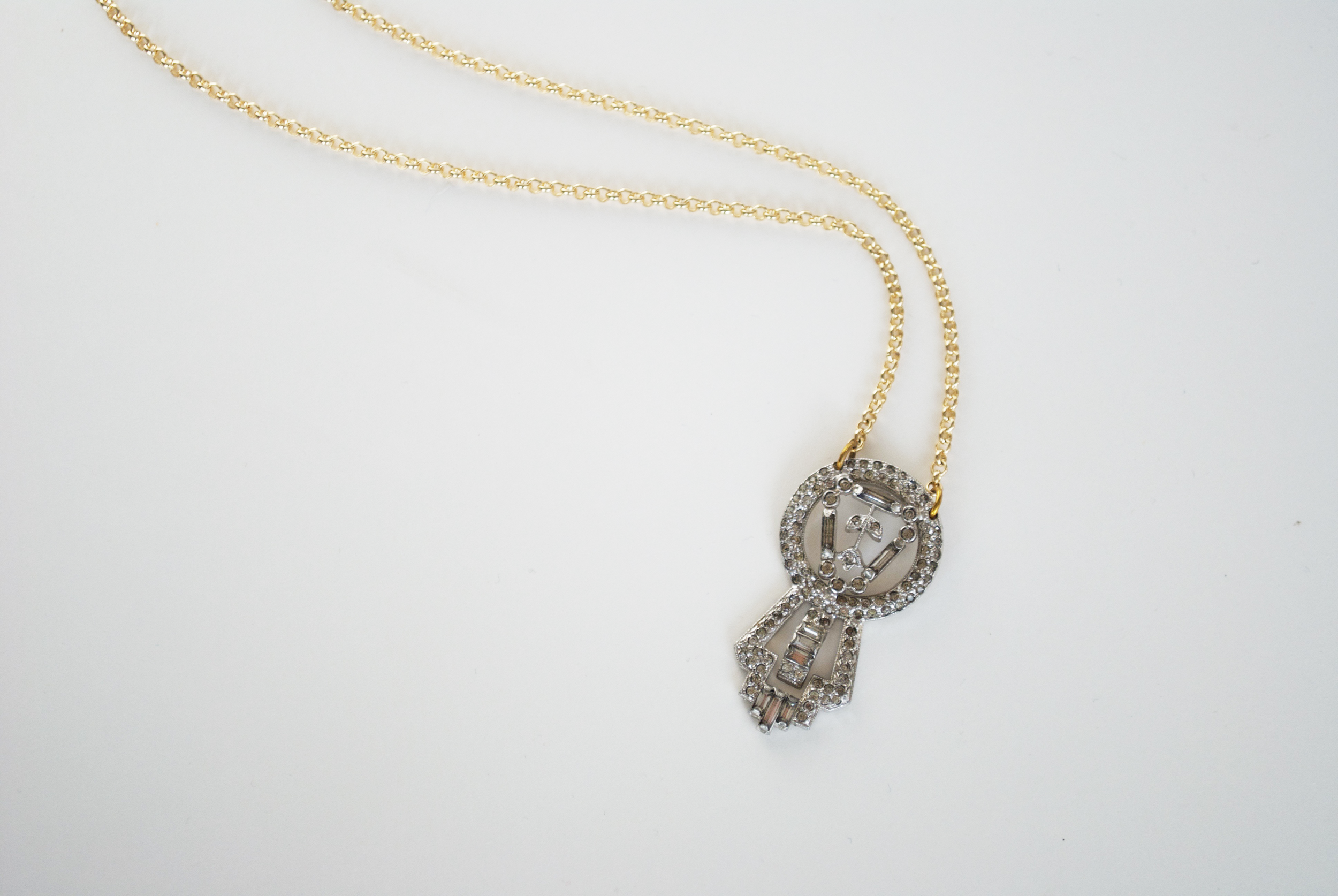Circular&TriangularNecklace-2.png