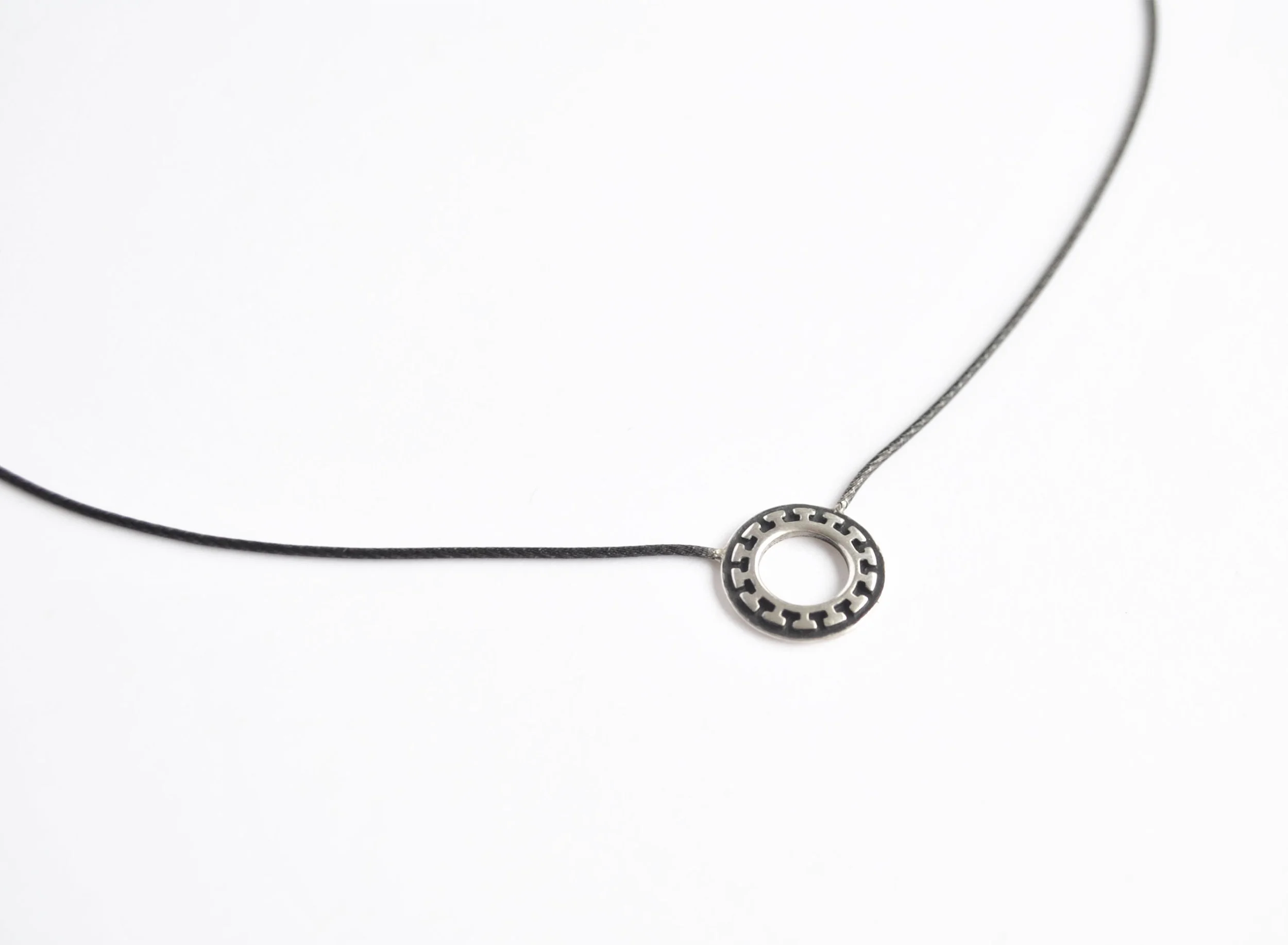Greek_Silver_Black-Chain_3.jpg