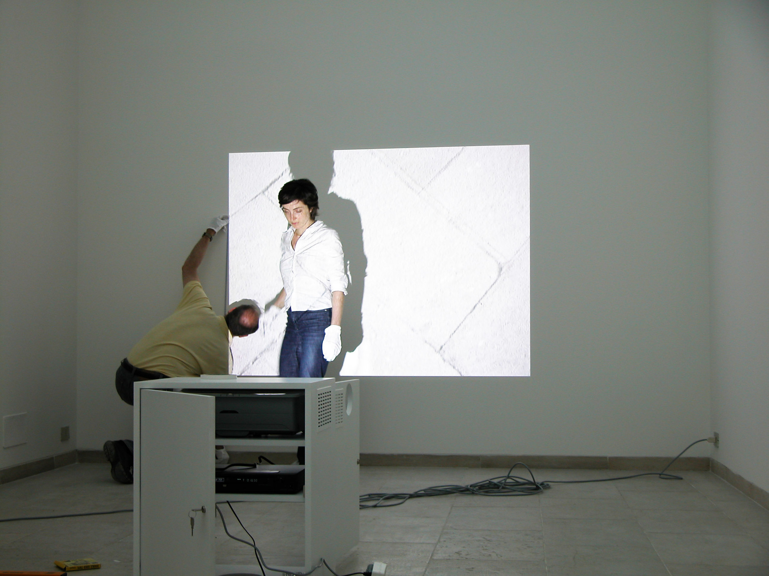 Thierry de Duve and Valérie Mannaerts at work, Belgian Pavilion, Venice Biennale, May 2003. Photo Saskia Gevaert. 