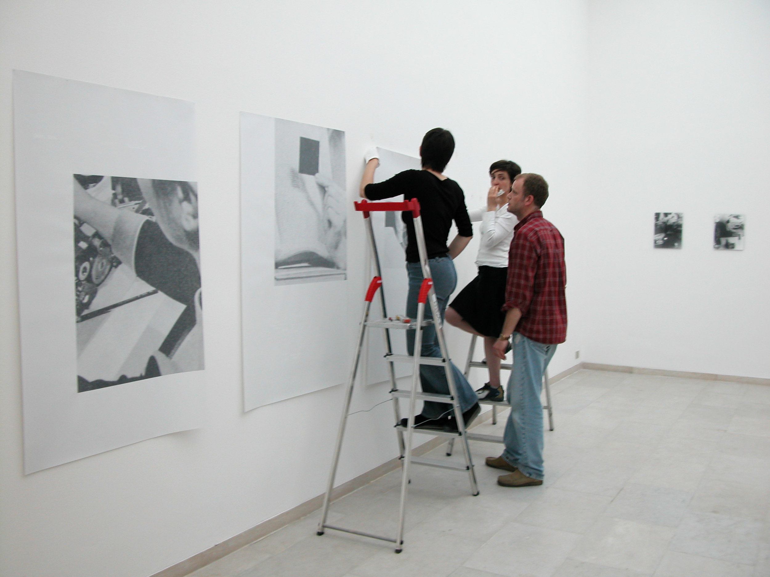  Sylvie Eyberg, Valérie Mannaerts, and Pierre Lauwers installing Sylvie Eyberg’s work, Belgian Pavilion, Venice Biennale, May 2003. Photo Saskia Gevaert. 