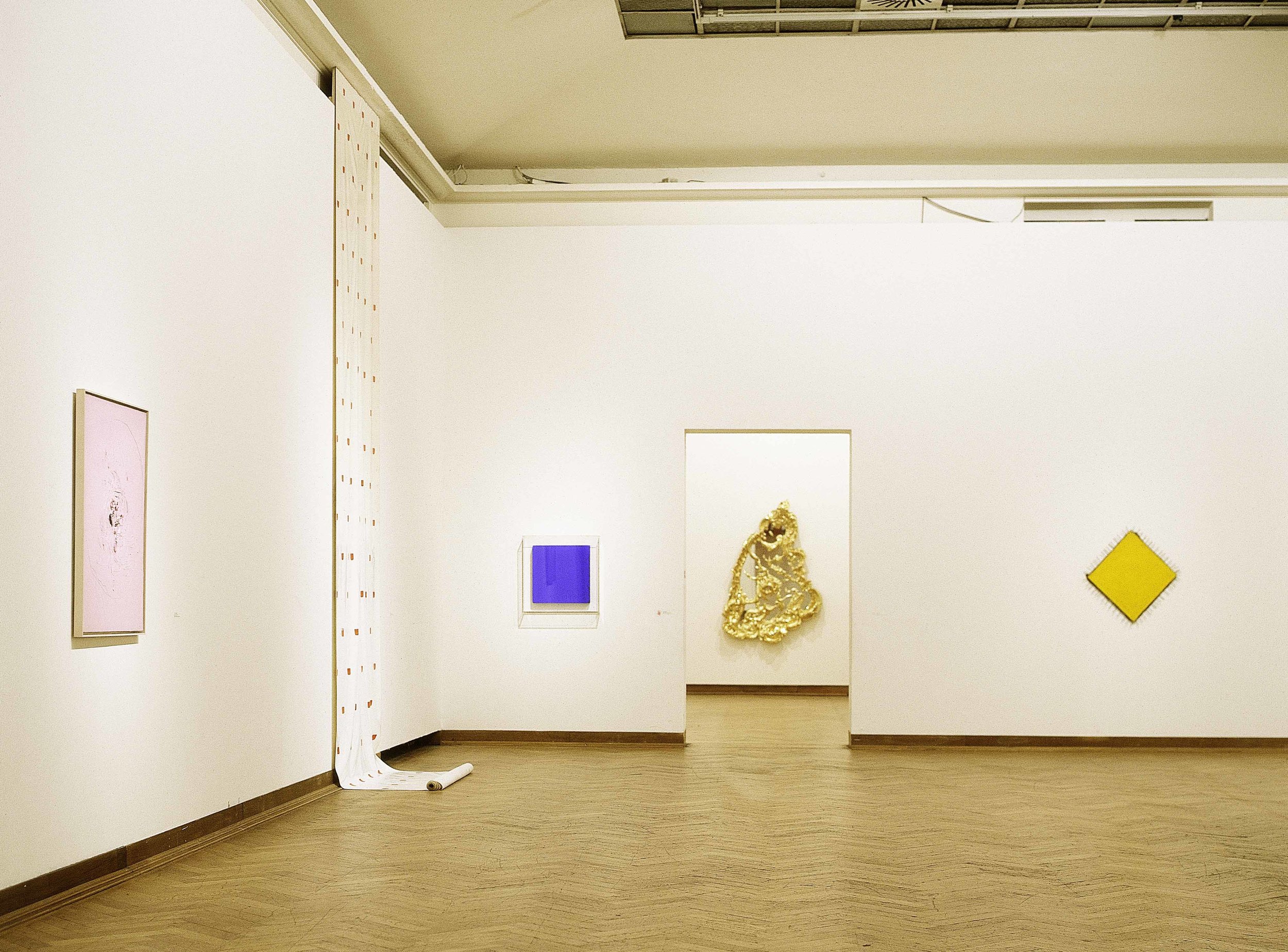   Vous voici, Face-to-Face : Works by Fontana, Toroni, Klein, Koons, Uecker. Photo Philippe De Gobert. 