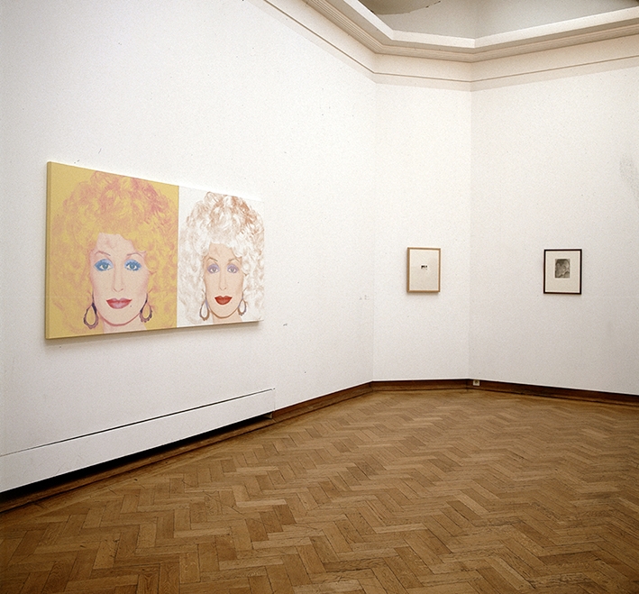   Vous voici, Portraits : Works by Warhol, Hausmann, Schäfer. Photo Philippe De Gobert. 