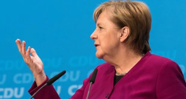 DAS ENDE DER VOLKSPARTEIEN Die deutsche Politik läuft ganz anders als in Großbrittanien. Das Wahlsystem heißt, dass die Sitze im Parlament selten für eine absolute Merheit einer Partei reichen. Deswegen müssen Koalitionen aus verschiedenen Parteien… Von Alex Beard