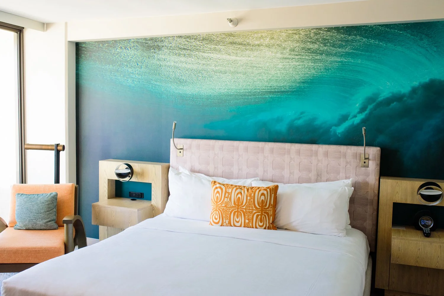alohasocialco-outrigger-waikikibeachcomber-feb23-003-ijfkeridgley-web.jpg