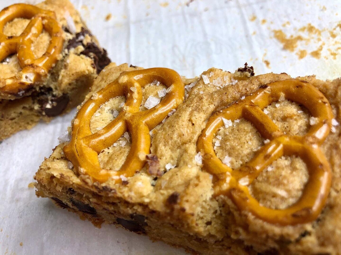 Oh Yumm! You&rsquo;re going to want to try these Chocolate Peanut Butter Pretzel Blondies! &mdash; The recipe is from @williamssonoma and @mss_kimmie shares how to adjust the recipe to make them #GlutenFree and #DairyFree! (Link in bio!)
|
|
|
|
|
#m