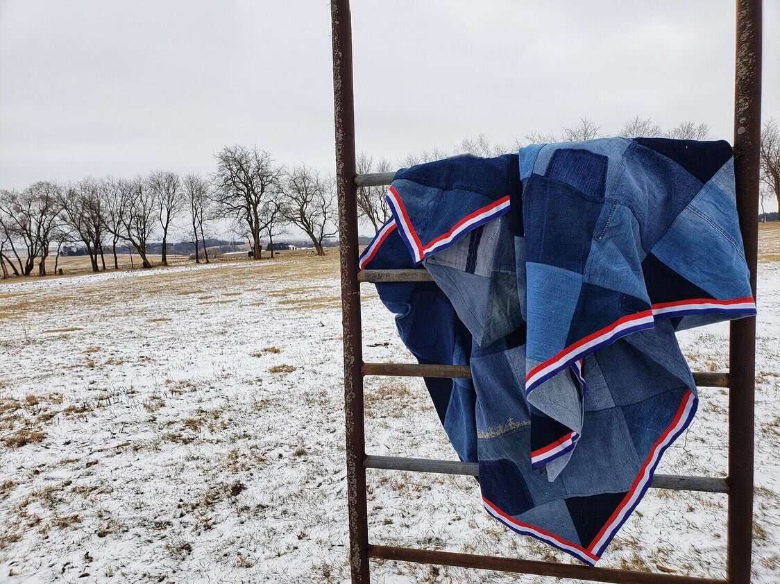 It&rsquo;s here!! The first completed project off of @mss_jewel #makenine2021 list! - Make #7: The scrap denim &ldquo;quilt&rdquo; using recycled jeans. You can read all about it on the blog! LINK IN BIO 
|

|
|
|
#sewing #recycledquilt #denimquilt #