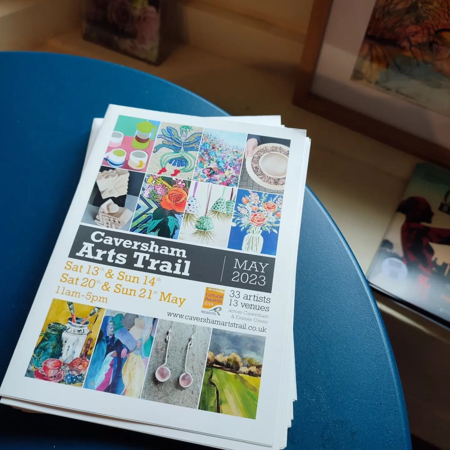 Caversham Arts Trail is starting in just under 2 weeks!!

This brochures with a map of the trail can be found in some local shops, cafes...etc. I just dropped these ones off at The Village Hamper cafe in Sonning. Check out the trails website for map 