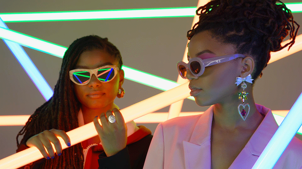 CHLOE AND HALLE NYLON MAGAZINE APRIL 2018 SHADES.gif