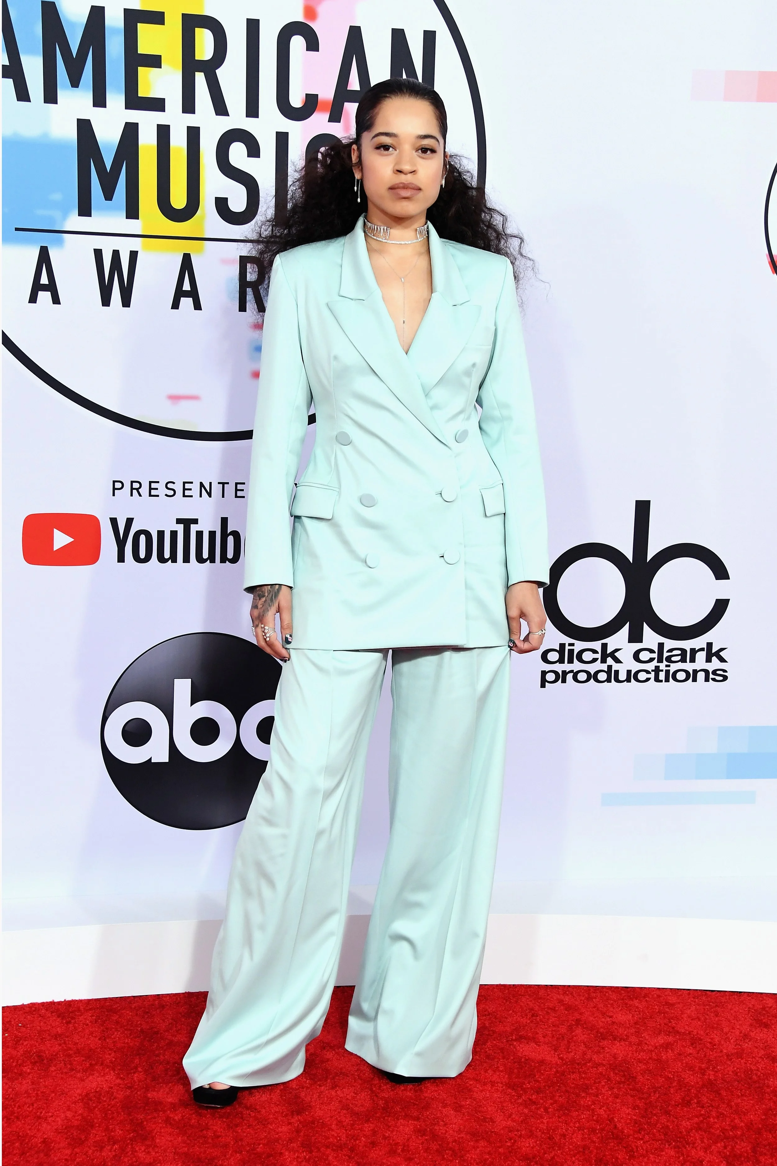 AMERICAN MUSIC AWARDS 2018 RED CARPET ELLA MAI.jpg