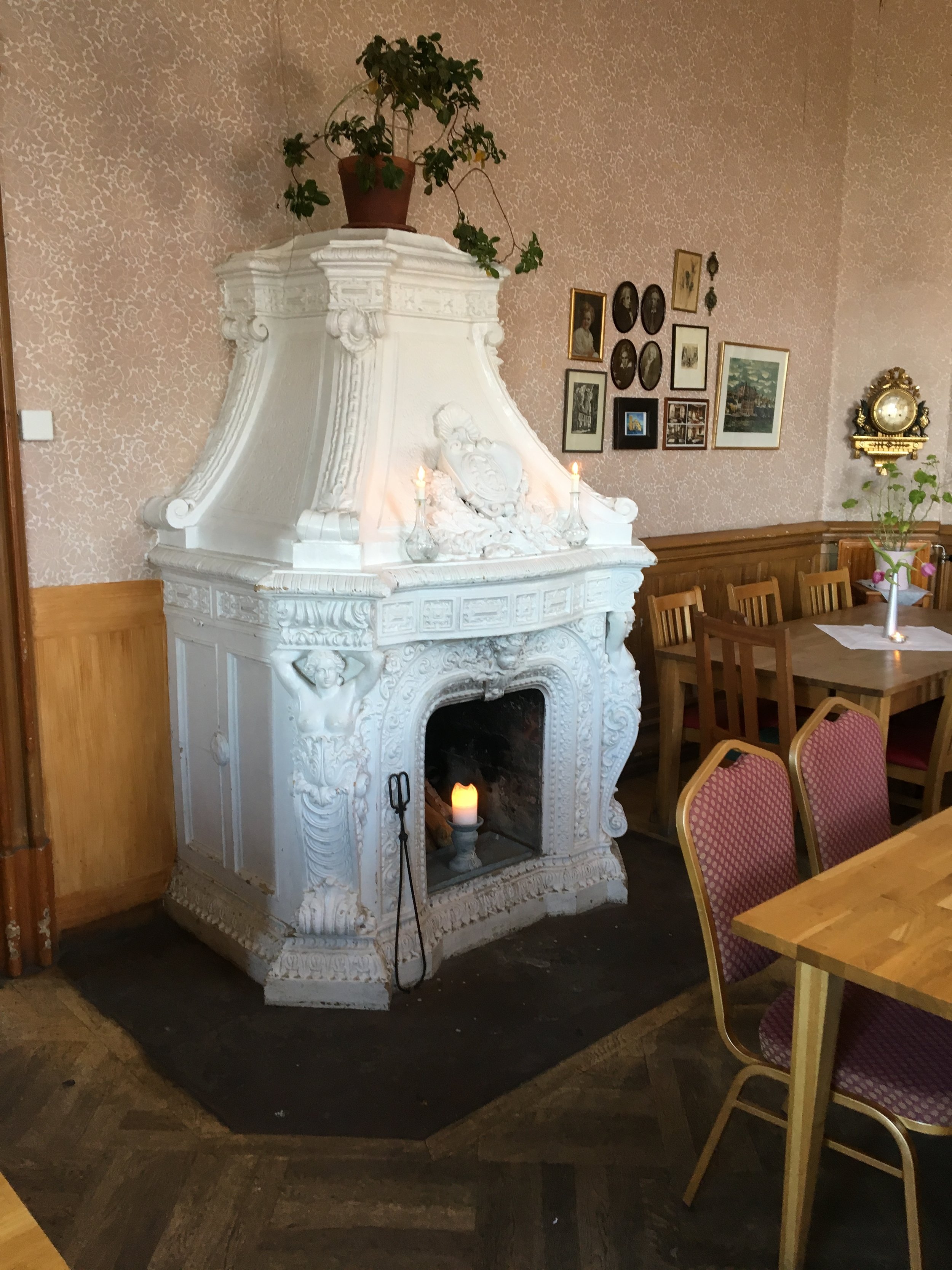 msa Konditori lyran fireplace.JPG