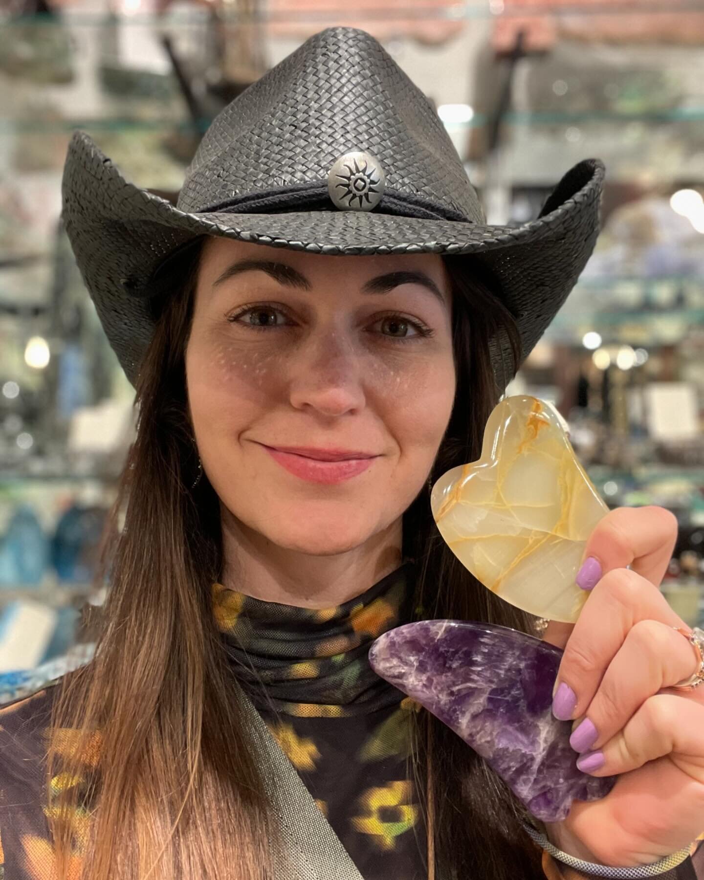 Bringing this type of new crystal energy all the way from the natural state to the office this week! 

Charged up from seeing the Mangano women and ready to put the new gua sha tools to work. New crystal team is ready to match soft tissue work with c