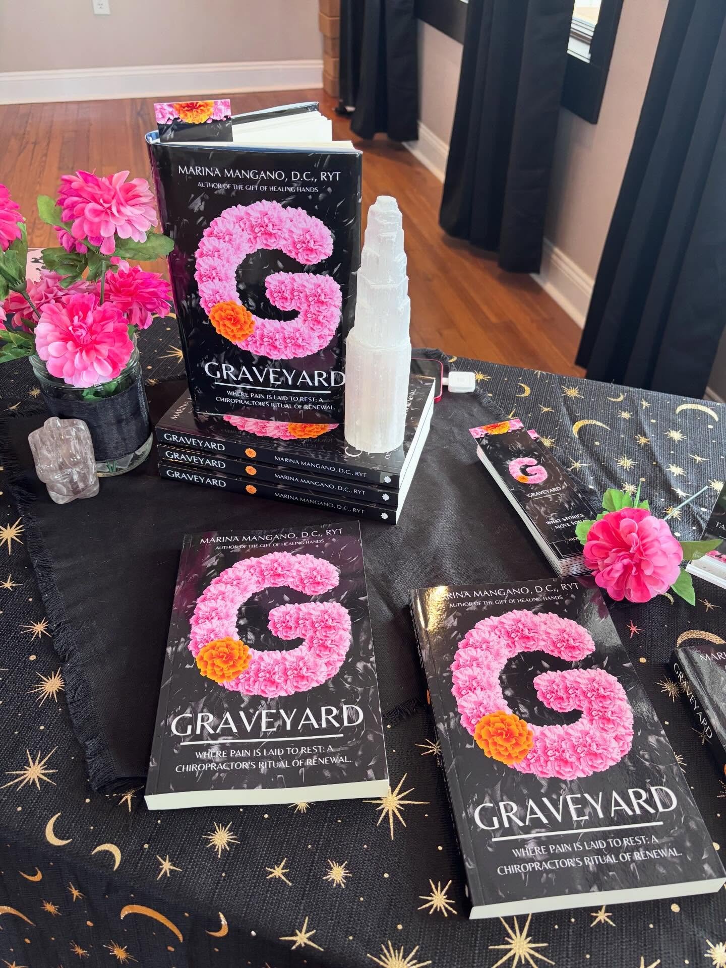 Shared some books and some lattes with a few of my favorite faces yesterday @crestcoffeecompany and @besoulstudio. 🏵️☕️

What I learned this weekend is that despite the clinical guide in this book, the mothering in it is what is easiest to talk abou