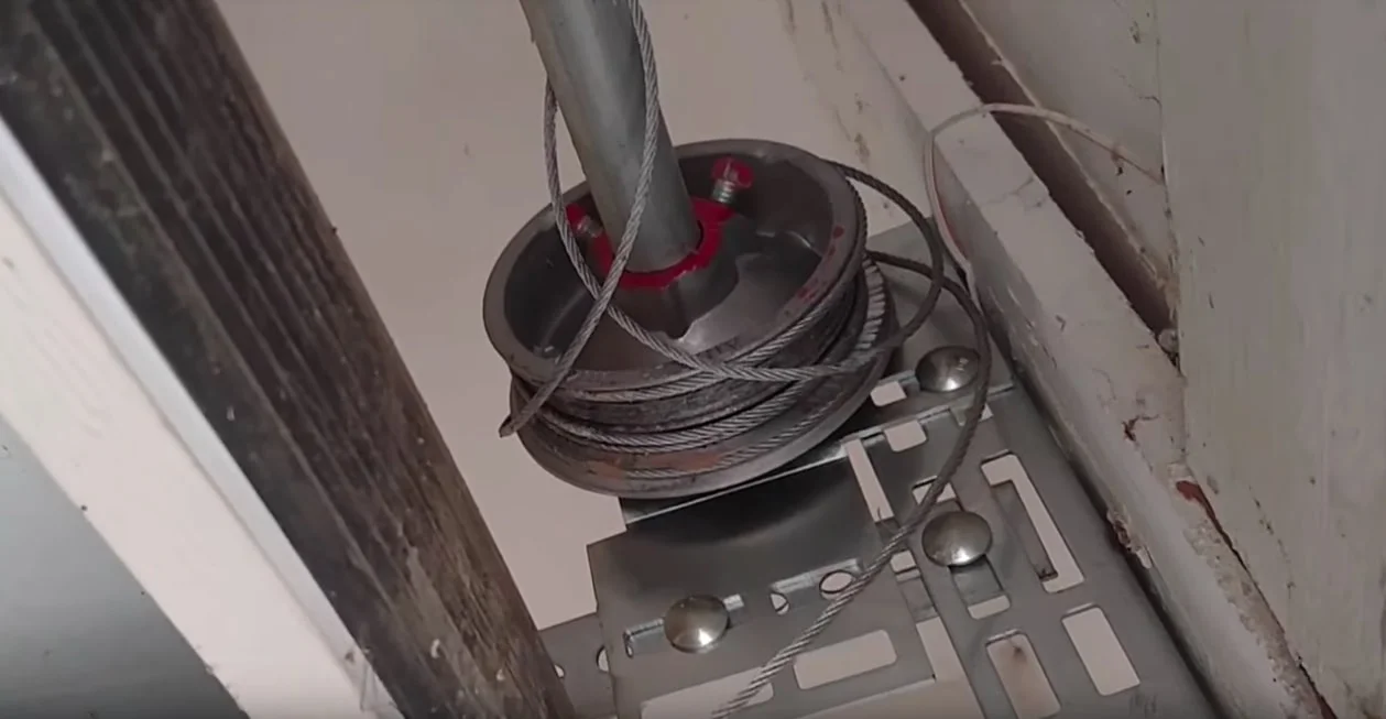 Broken garage door cable? Don’t touch anything, you can cause more damage to your door. Leave it alone and call us immediately.