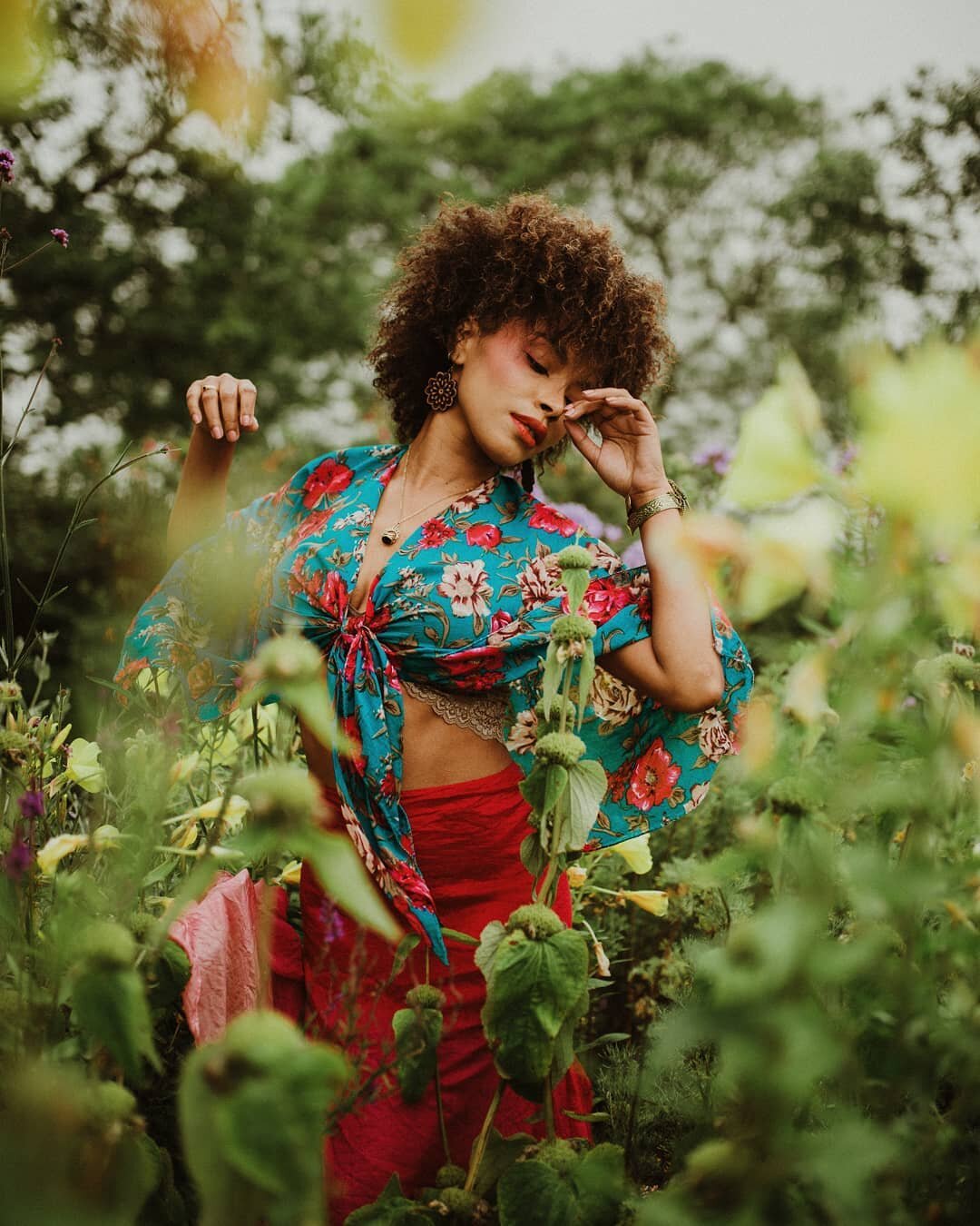 Dance the end of Summer Blues away

🍃🌺🌾🍂

Divine @andreawilliams.dancer captured by amazing @katebeancreative in my Electric Rose Top &amp; Raspberry Sunset Skirt, with handpainted earrings by @libbysloom 💫
Beautiful make-up by @za_makeup__

💙
