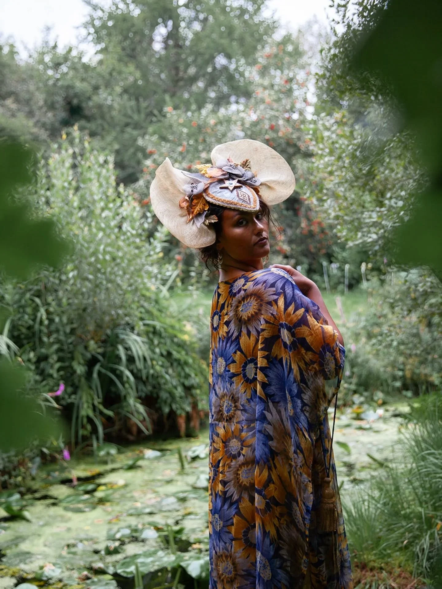 Ganesha 🐘 is said to be the remover of obstacles

Don't let anything block you from following the path to your destiny ✨️

Clearing the way, moving towards the light 🌻

Calling in clarity, courage &amp; confidence 💫

I ADORE these photos by the in