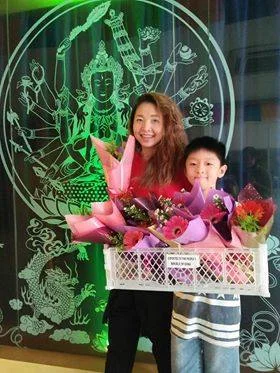 感谢鲜花赞助者 Ms Janice Har 夏彩瑩小姐