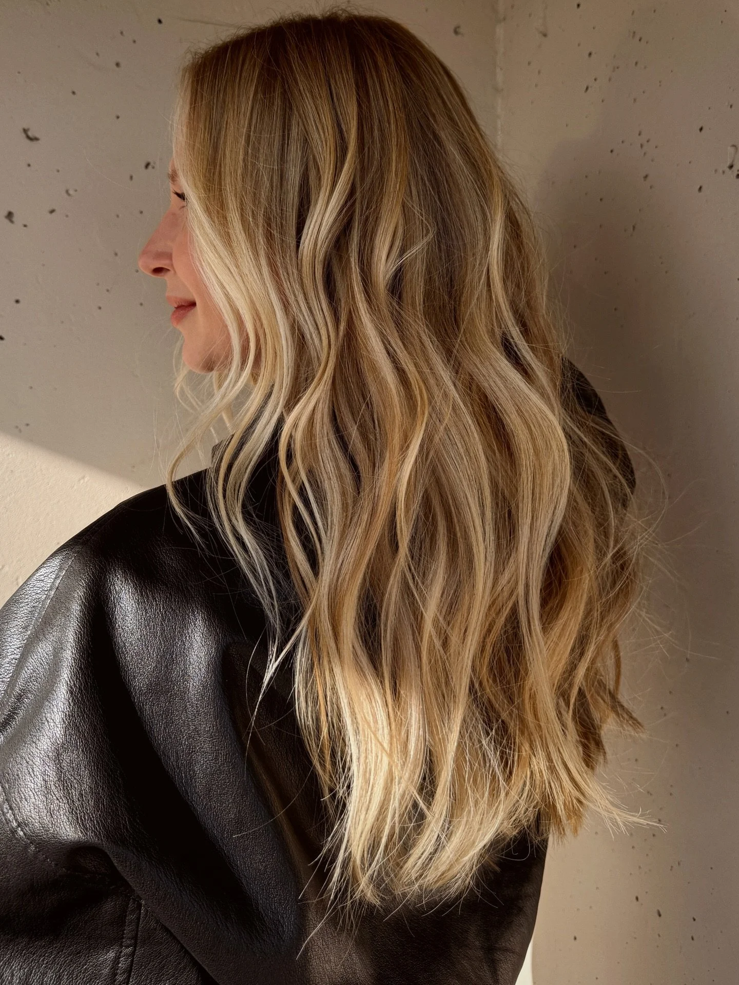 Sunset blondes 🤍 @amyepeters