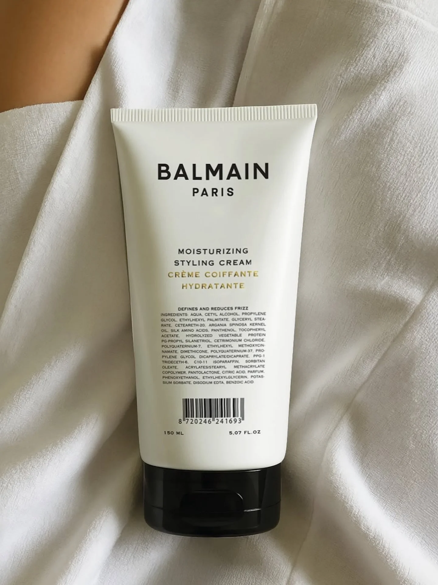 The secret to a perfectly polished finish.
Our Moisturizing Styling Cream, enriched with Argan Elixir, smooths, defines, and delivers a soft, natural hold&mdash;leaving hair nourished with a luminous glow.
✨