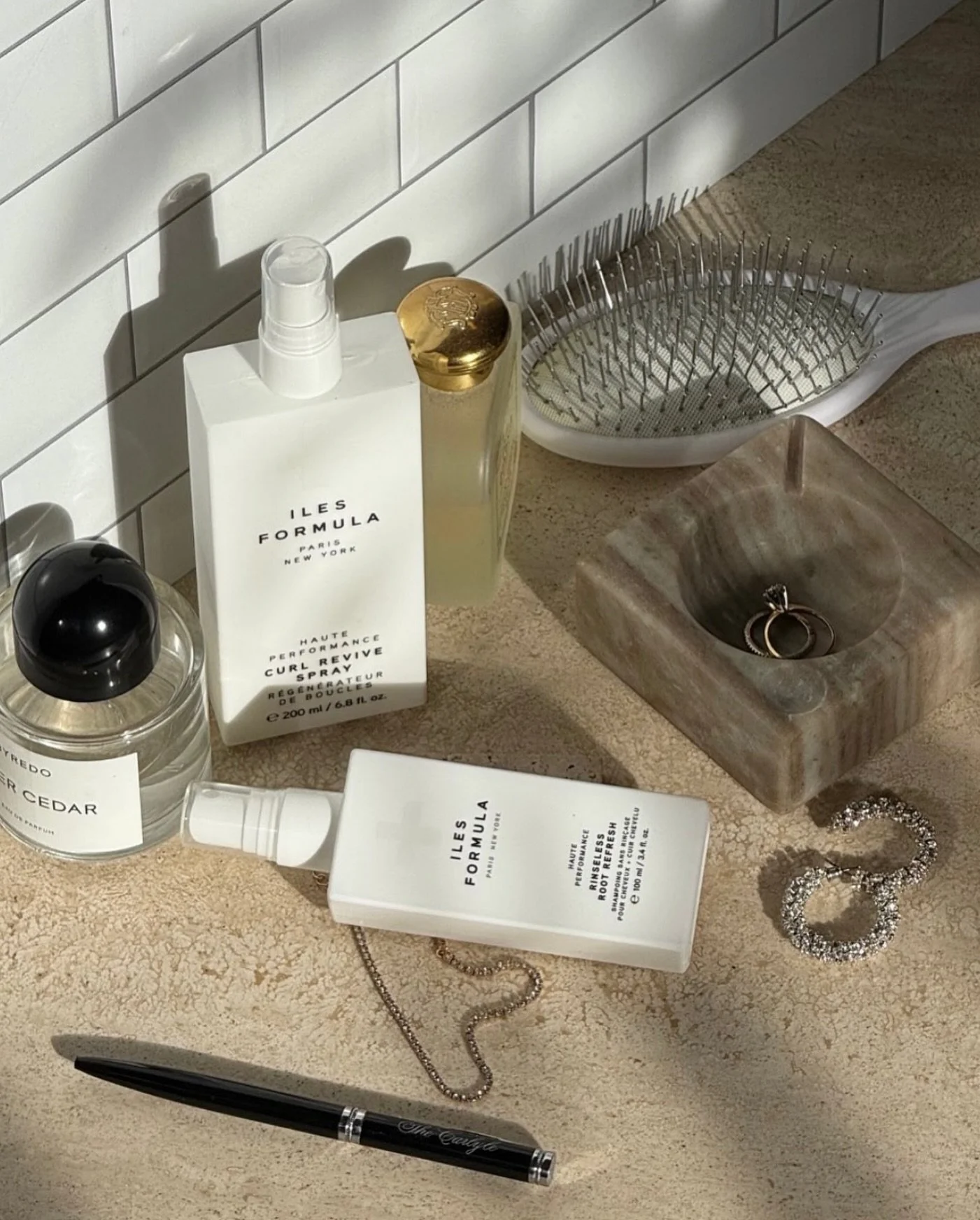 Red carpet hair starts at home ✨ Discover the magic of Iles Formula &mdash; luxury haircare that cleanses, repairs &amp; protects in every wash 💆&zwj;♀️ the full collection is available in our online store! #HairGoals #IlesFormula