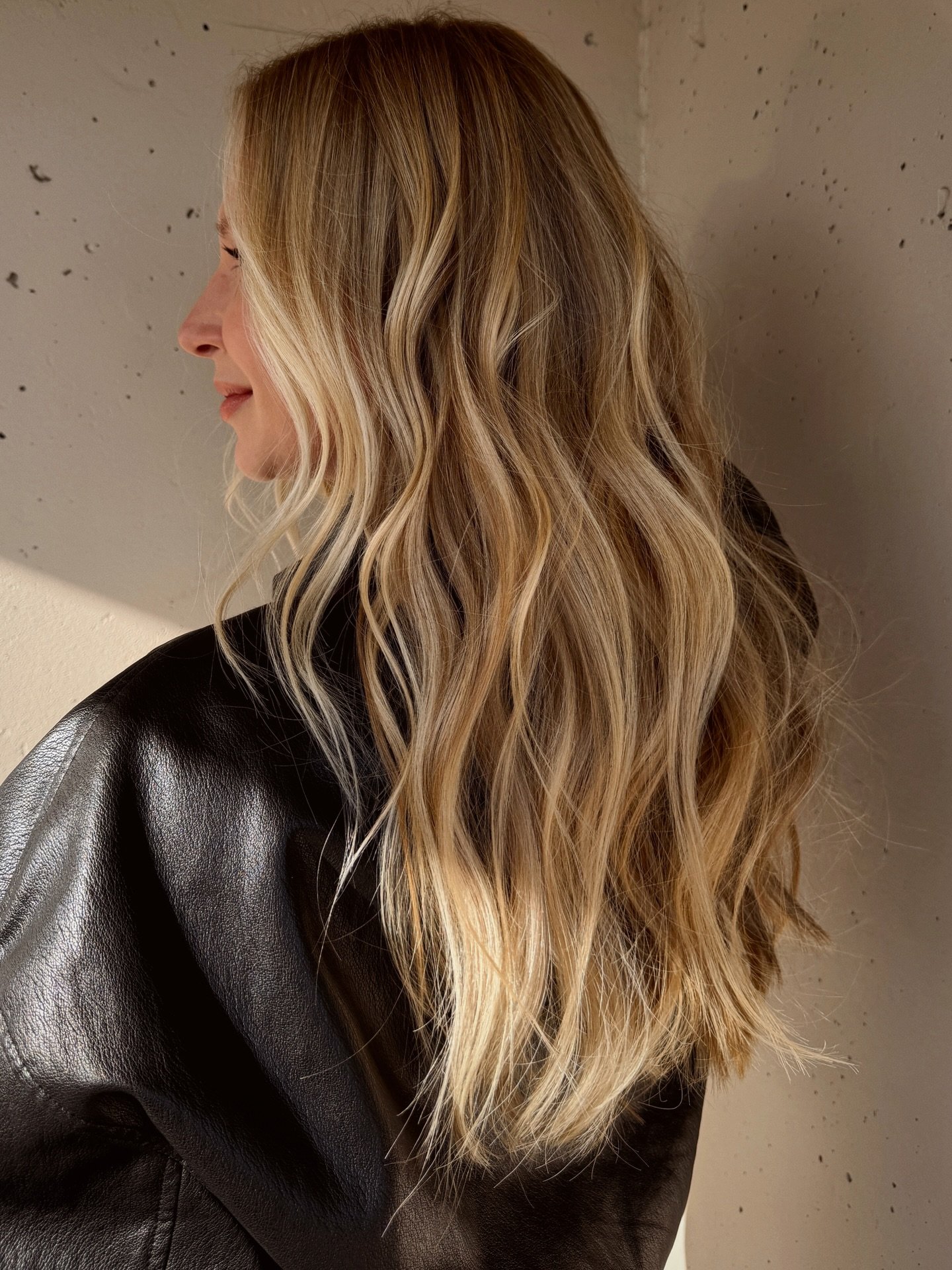 Sunset blondes 🤍 @amyepeters